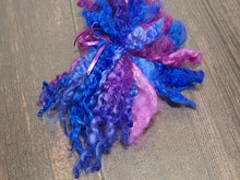 Load image into Gallery viewer, Hand Dyed Wensleydale x Teeswater x Shetland Locks - Spinning Fibre